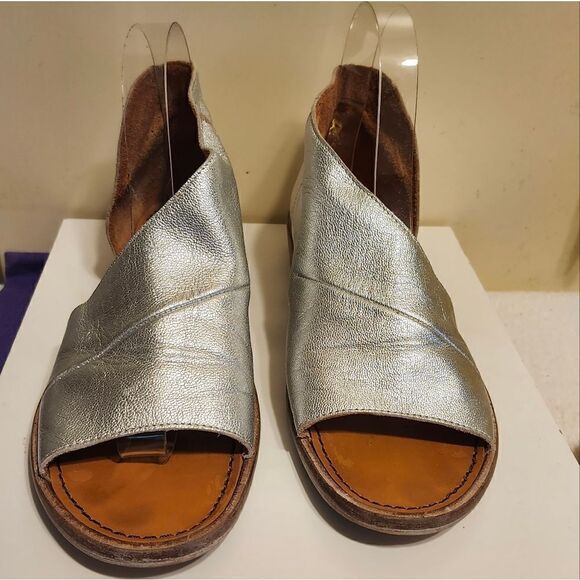 Free People "Mont Blanc" Silver Leather D'Orsay Flat Sandals Sz.7/EU 37 Ret $198 - Picture 5 of 9